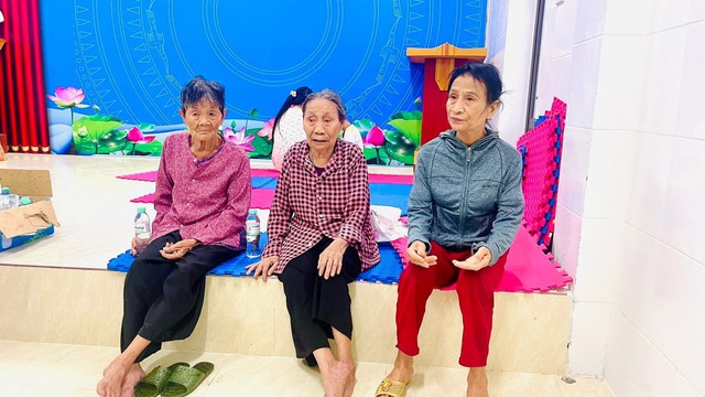 Nghệ An căng mình ứng phó bão số 5, phố xá vắng lặng từ sáng sớm- Ảnh 7. Nghệ An căng mình ứng phó bão số 5, phố xá vắng lặng từ sáng sớm- Ảnh 7.