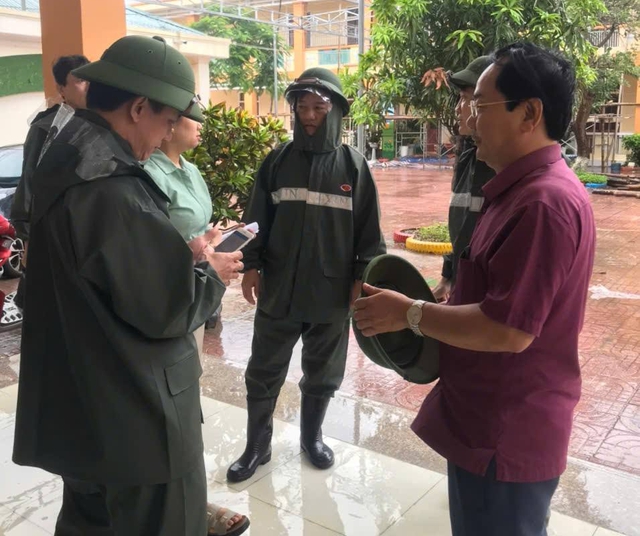 Y tế Nghệ An vừa chống bão vừa duy trì liên tục công tác khám chữa bệnh trong mọi tình huống- Ảnh 5. Y tế Nghệ An vừa chống bão vừa duy trì liên tục công tác khám chữa bệnh trong mọi tình huống- Ảnh 5.