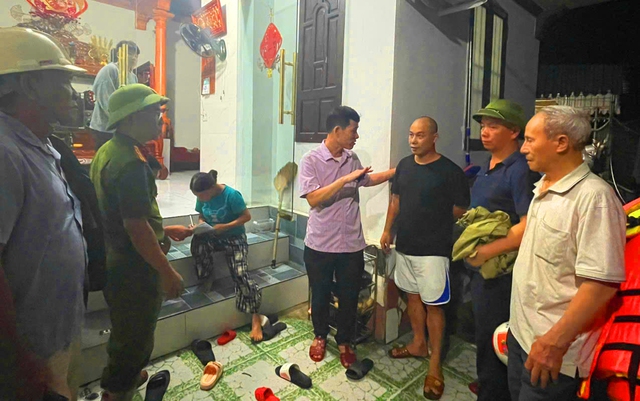 Thanh Hóa mưa trắng trời, gió rít từng cơn trước giờ bão đổ bộ- Ảnh 3. Thanh Hóa mưa trắng trời, gió rít từng cơn trước giờ bão đổ bộ- Ảnh 3.