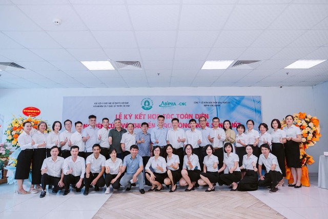 Dược Abipha và Viện Nghiên cứu Y dược cổ truyền Tuệ Tĩnh hợp tác toàn diện- Ảnh 3. Dược Abipha và Viện Nghiên cứu Y dược cổ truyền Tuệ Tĩnh hợp tác toàn diện- Ảnh 3.