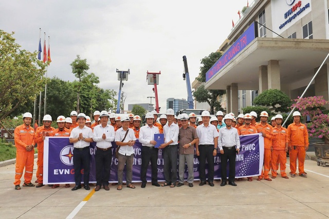 Điện lực Huế, Quảng Trị 'chi viện' Hà Tĩnh khắc phục lưới điện sau bão- Ảnh 3.