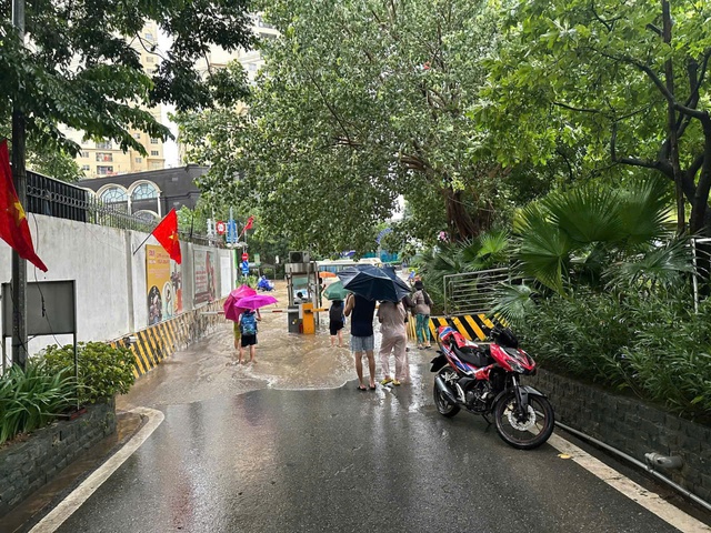 Hàng loạt trường học chuyển phương án dạy học vì hoàn lưu bão số 5- Ảnh 3.