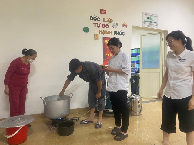 Mưa lớn sau bão, chung cư tại Hà Nội ngập nặng, điện nước tê liệt- Ảnh 6.