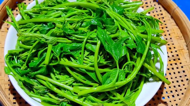 Vì sao khi ăn rau lang nên vắt thêm vài giọt chanh?- Ảnh 1. Vì sao khi ăn rau lang nên vắt thêm vài giọt chanh?- Ảnh 1.