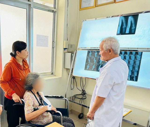 Nhiều người dân Khánh Hòa được phẫu thuật gãy xương phức tạp với chuyên gia- Ảnh 1. Nhiều người dân Khánh Hòa được phẫu thuật gãy xương phức tạp với chuyên gia- Ảnh 1.