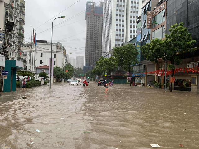 Lũ trên nhiều sông dâng cao, cảnh báo lũ và ngập lụt ở 5 tỉnh thành- Ảnh 2. Lũ trên nhiều sông dâng cao, cảnh báo lũ và ngập lụt ở 5 tỉnh thành- Ảnh 2.