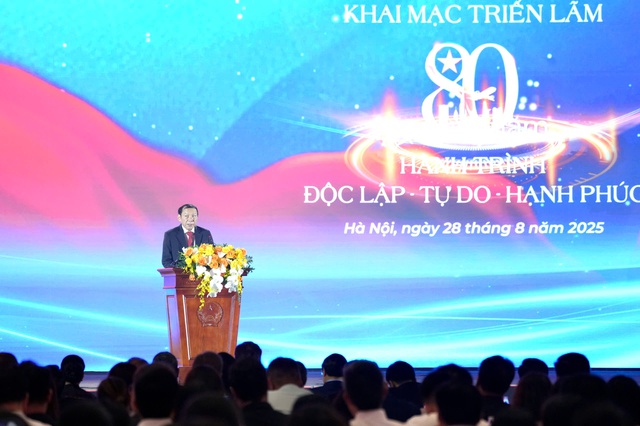 Thủ tướng: Triển lãm thành tựu đất nước được thiết kế khoa học, hiện đại, chuyên nghiệp, nội dung lôi cuốn- Ảnh 5. Thủ tướng: Triển lãm thành tựu đất nước được thiết kế khoa học, hiện đại, chuyên nghiệp, nội dung lôi cuốn- Ảnh 5.