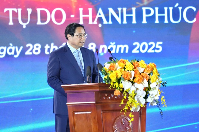 Thủ tướng: Triển lãm thành tựu đất nước được thiết kế khoa học, hiện đại, chuyên nghiệp, nội dung lôi cuốn- Ảnh 4. Thủ tướng: Triển lãm thành tựu đất nước được thiết kế khoa học, hiện đại, chuyên nghiệp, nội dung lôi cuốn- Ảnh 4.