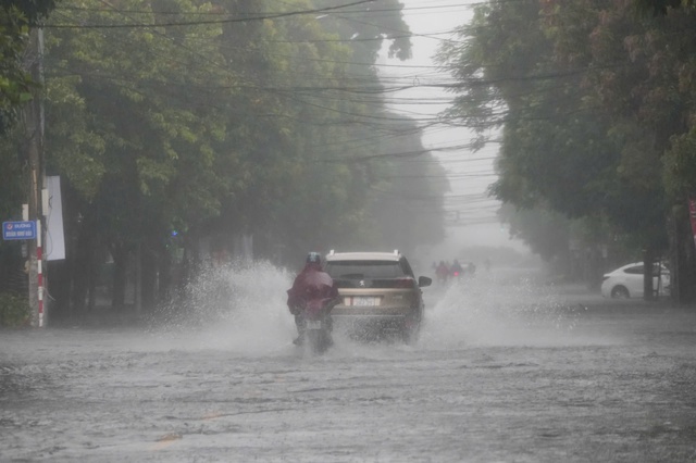 Áp thấp nhiệt đới sẽ gây mưa lớn cho các tỉnh từ Thanh Hóa đến Huế- Ảnh 2.