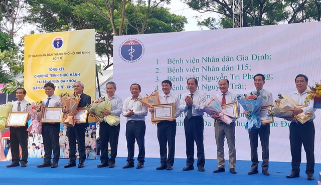 Bác sĩ mới ra trường phải công tác tại trạm y tế ít nhất 12 tháng- Ảnh 2. Bác sĩ mới ra trường phải công tác tại trạm y tế ít nhất 12 tháng- Ảnh 2.