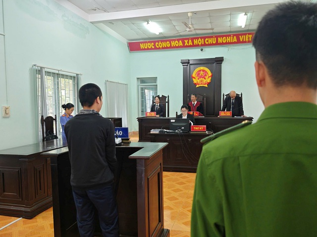 Đối tượng rủ 2 thanh thiếu niên cùng sử dụng ma túy lãnh án 10 năm tù- Ảnh 1. Đối tượng rủ 2 thanh thiếu niên cùng sử dụng ma túy lãnh án 10 năm tù- Ảnh 1.