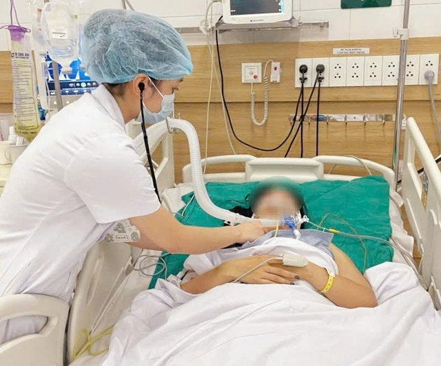 Hai người phụ nữ liệt toàn thân sau khi đi tiêm botox để làm đẹp- Ảnh 1. Hai người phụ nữ liệt toàn thân sau khi đi tiêm botox để làm đẹp- Ảnh 1.