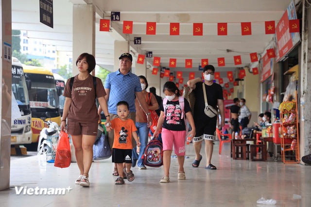 Bến xe Hà Nội vắng vẻ, khách bay tăng cao trước ngày nghỉ lễ Quốc khánh 2/9- Ảnh 1. Bến xe Hà Nội vắng vẻ, khách bay tăng cao trước ngày nghỉ lễ Quốc khánh 2/9- Ảnh 1.