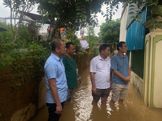 Thanh Hóa khẩn trương xử lý môi trường sau lũ, phòng chống dịch bệnh- Ảnh 8. Thanh Hóa khẩn trương xử lý môi trường sau lũ, phòng chống dịch bệnh- Ảnh 8.