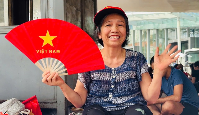Người phụ nữ cả 4 lần đi xem hợp luyện, sơ duyệt và tổng duyệt diễu binh, diễu hành- Ảnh 1.