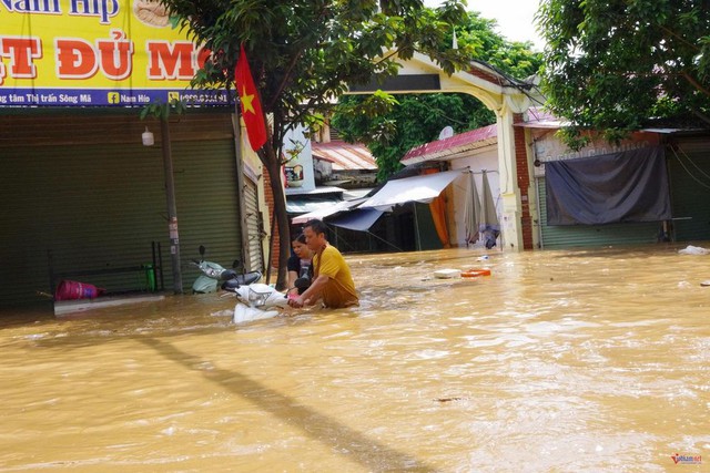 Khẩn trương triển khai ứng phó với đợt mưa lớn ở miền Bắc- Ảnh 2. Khẩn trương triển khai ứng phó với đợt mưa lớn ở miền Bắc- Ảnh 2.