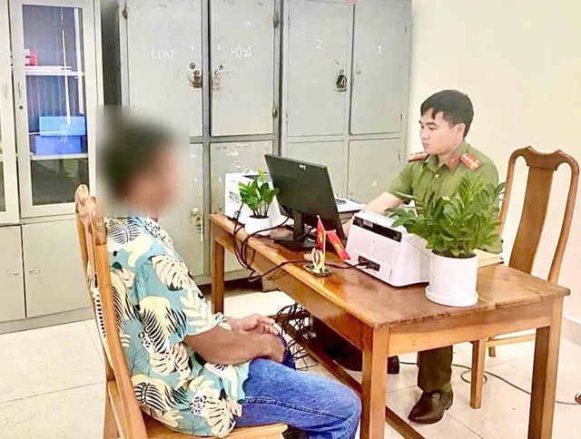 Đăng video cắt ghép, xuyên tạc trên Facebook, người đàn ông ở Hà Tĩnh bị phạt 7,5 triệu đồng- Ảnh 1. Đăng video cắt ghép, xuyên tạc trên Facebook, người đàn ông ở Hà Tĩnh bị phạt 7,5 triệu đồng- Ảnh 1.