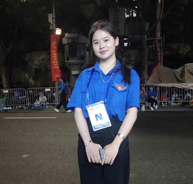 Lặng lẽ mà rực sáng, sinh viên tình nguyện đồng hành cùng Đại lễ A80- Ảnh 5. Lặng lẽ mà rực sáng, sinh viên tình nguyện đồng hành cùng Đại lễ A80- Ảnh 5.