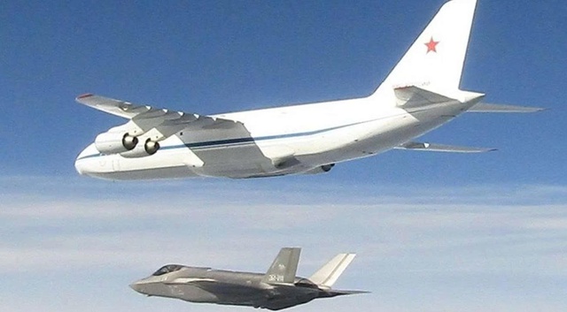 Tiêm kích F-35 Italia đối đầu vận tải cơ Nga ở vùng Baltic- Ảnh 1. Tiêm kích F-35 Italia đối đầu vận tải cơ Nga ở vùng Baltic- Ảnh 1.