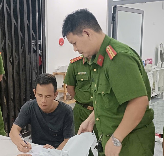 Bắt giữ chủ cơ sở massage chứa mại dâm- Ảnh 2.