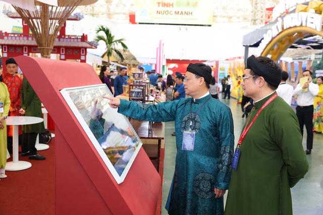 Huế bắn pháo hoa tầm cao, miễn vé tham quan di tích ngày 2/9 cho người Việt Nam- Ảnh 2. Huế bắn pháo hoa tầm cao, miễn vé tham quan di tích ngày 2/9 cho người Việt Nam- Ảnh 2.