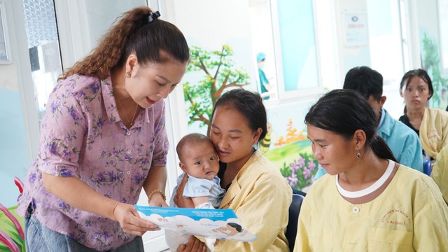 Nâng cao hiệu quả truyền thông khoa học về nuôi con hoàn toàn bằng sữa mẹ tại cộng đồng dân tộc thiểu số- Ảnh 2.