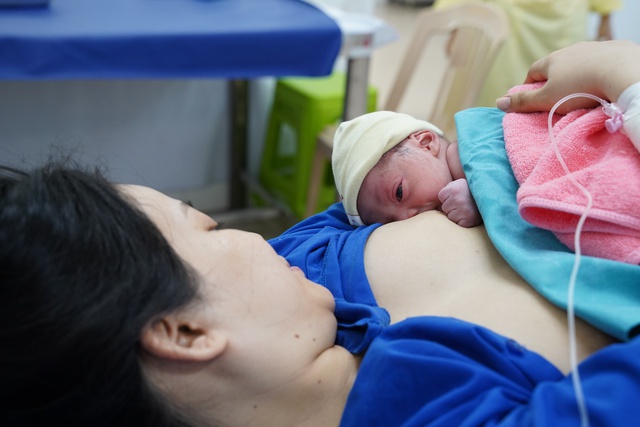 Vai trò của sữa mẹ trong từng giai đoạn phát triển của trẻ nhỏ- Ảnh 2.