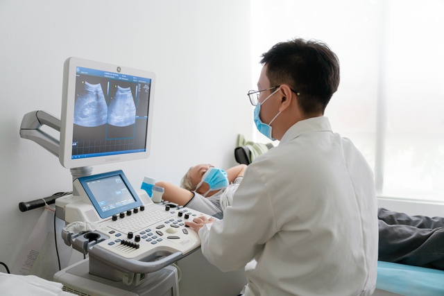 Long Châu tiếp tục triển khai chương trình tầm soát sớm bệnh lý gan, bảo vệ sức khỏe cộng đồng- Ảnh 3.