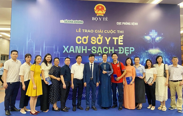 Không khí rộn ràng trước giờ diễn ra Lễ trao giải cuộc thi 'Cơ sở Y tế Xanh - Sạch - Đẹp'- Ảnh 2.