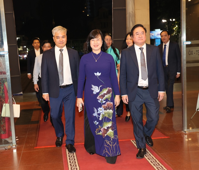 Không khí rộn ràng trước giờ diễn ra Lễ trao giải cuộc thi 'Cơ sở Y tế Xanh - Sạch - Đẹp'- Ảnh 1.