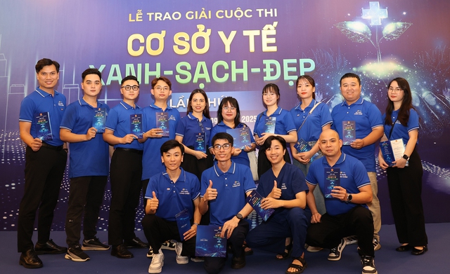 Không khí rộn ràng trước giờ diễn ra Lễ trao giải cuộc thi 'Cơ sở Y tế Xanh - Sạch - Đẹp'- Ảnh 7.