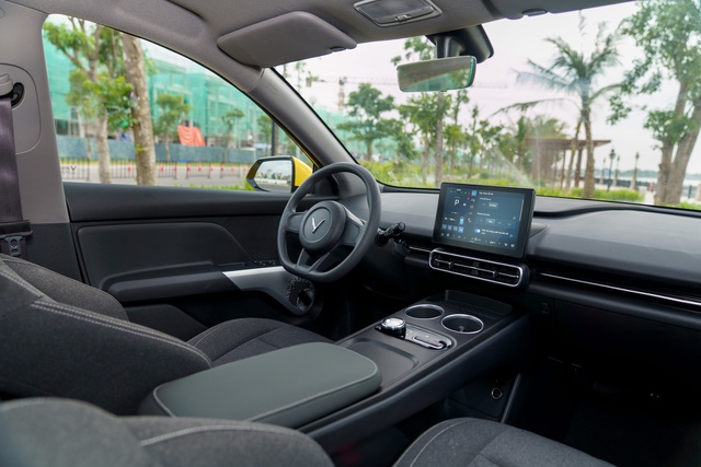 VinFast bàn giao lô xe Limo Green đầu tiên cho khách hàng- Ảnh 5.