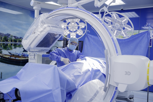Bệnh viện Đa khoa Hồng Ngọc tiên phong ứng dụng công nghệ C-arm 3D thế hệ mới trong phẫu thuật chấn thương chỉnh hình- Ảnh 2. Bệnh viện Đa khoa Hồng Ngọc tiên phong ứng dụng công nghệ C-arm 3D thế hệ mới trong phẫu thuật chấn thương chỉnh hình- Ảnh 2.