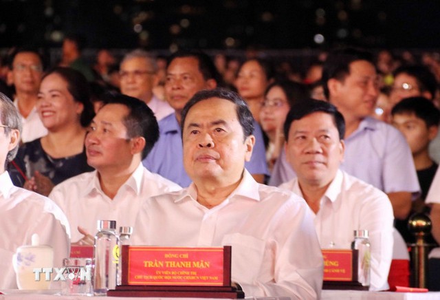 Chương trình 'Dưới cờ vinh quang' – Linh thiêng Việt Nam, hào khí Bộ đội Cụ Hồ- Ảnh 3. Chương trình 'Dưới cờ vinh quang' – Linh thiêng Việt Nam, hào khí Bộ đội Cụ Hồ- Ảnh 3.