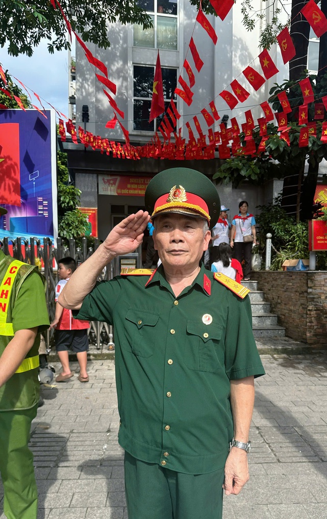 Người cựu chiến binh tìm lại ký ức 40 năm trong đội hình diễu binh 2/9/1985- Ảnh 1. Người cựu chiến binh tìm lại ký ức 40 năm trong đội hình diễu binh 2/9/1985- Ảnh 1.