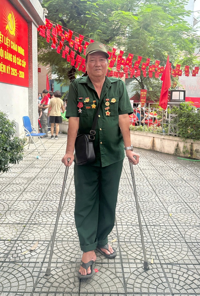 Người cựu chiến binh tìm lại ký ức 40 năm trong đội hình diễu binh 2/9/1985- Ảnh 2. Người cựu chiến binh tìm lại ký ức 40 năm trong đội hình diễu binh 2/9/1985- Ảnh 2.