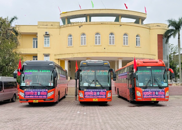 'Chuyến xe 0 đồng' chắp cánh ước mơ cho sinh viên- Ảnh 1. 'Chuyến xe 0 đồng' chắp cánh ước mơ cho sinh viên- Ảnh 1.