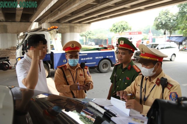 Sau vụ cháy 500 xe máy, CSGT - Công an xử lý hàng loạt tài xế đỗ xe dưới gầm Vành đai 3- Ảnh 8.