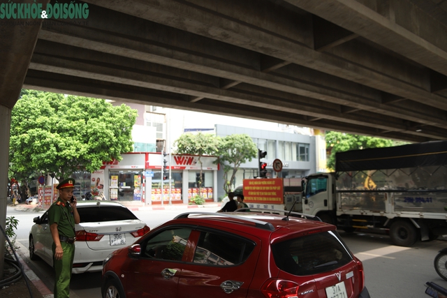 Sau vụ cháy 500 xe máy, CSGT - Công an xử lý hàng loạt tài xế đỗ xe dưới gầm Vành đai 3- Ảnh 9.