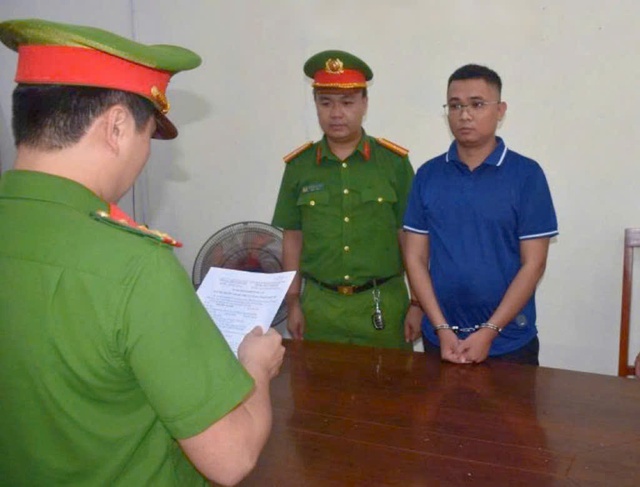 Bắt cựu nhân viên ngân hàng ở Đà Nẵng lừa đảo nhiều người, chiếm đoạt trên 15 tỷ đồng- Ảnh 1. Bắt cựu nhân viên ngân hàng ở Đà Nẵng lừa đảo nhiều người, chiếm đoạt trên 15 tỷ đồng- Ảnh 1.