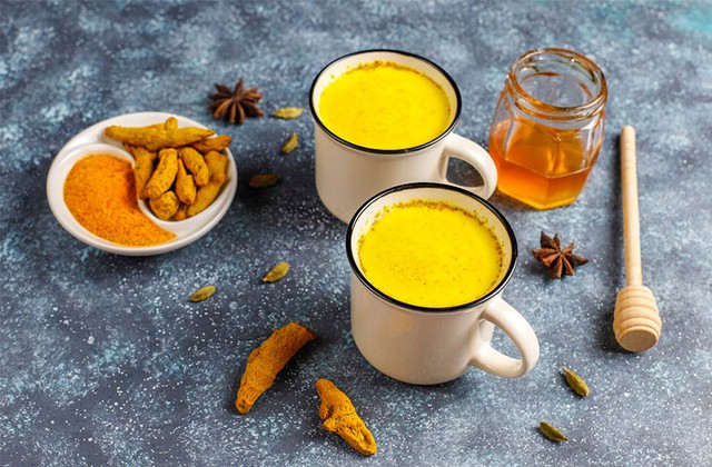 Có nên uống nước nghệ - mật ong với đá lạnh?- Ảnh 1. Có nên uống nước nghệ - mật ong với đá lạnh?- Ảnh 1.