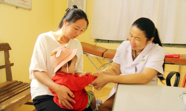 Đồng bộ giải pháp chăm sóc sức khỏe bà mẹ, trẻ em vùng đồng bào dân tộc thiểu số- Ảnh 1.
