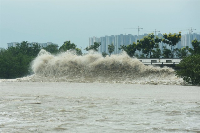 Từ nay đến tháng 10, Biển Đông có thể có 2 cơn bão, miền Trung mưa lớn lịch sử- Ảnh 2.