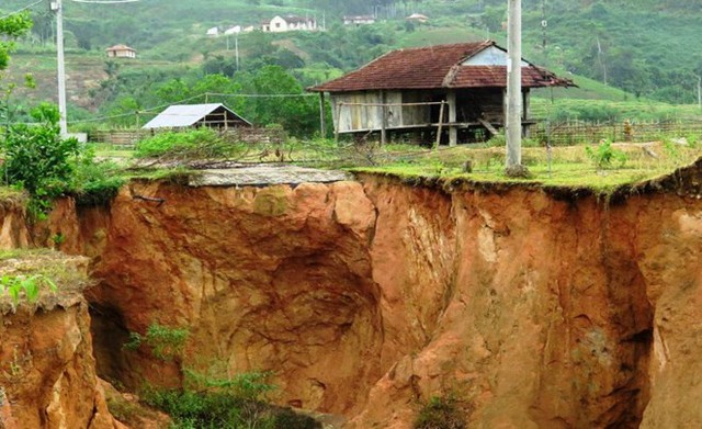 Động đất ở Quảng Ngãi gây rung lắc diện rộng- Ảnh 2. Động đất ở Quảng Ngãi gây rung lắc diện rộng- Ảnh 2.