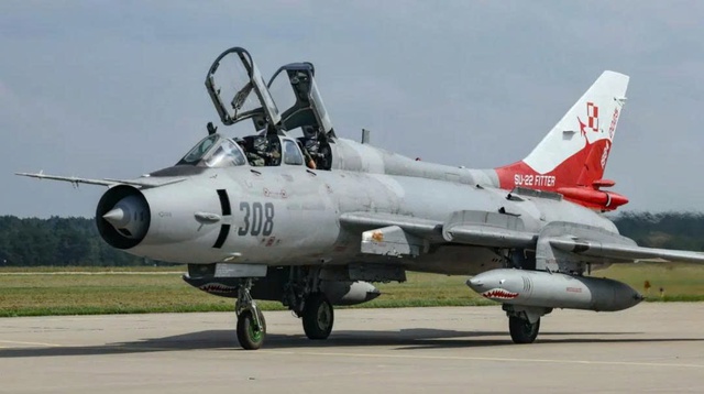 Ba Lan cho huyền thoại cường kích cánh cụp Su-22 Fitter 'về hưu'- Ảnh 1.