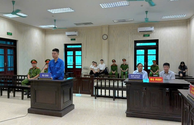 7 năm tù cho đối tượng lừa đảo gần 24 tỉ đồng để cá độ bóng đá- Ảnh 1.