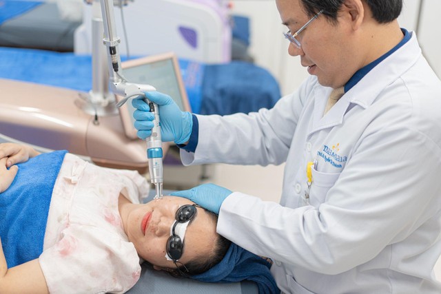 ThS.BSCKII Nguyễn Tiến Thành: Thầy thuốc 'mát tay' với những ca bệnh da khó- Ảnh 2. ThS.BSCKII Nguyễn Tiến Thành: Thầy thuốc 'mát tay' với những ca bệnh da khó- Ảnh 2.