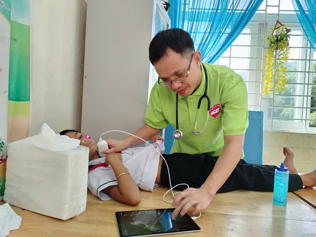 A Vao rộn ràng nụ cười trong vòng tay Chia sẻ tình thương- Ảnh 4. A Vao rộn ràng nụ cười trong vòng tay Chia sẻ tình thương- Ảnh 4.
