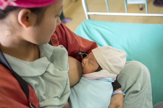 Điểm tên những sai lầm khi nuôi con bằng sữa mẹ mà nhiều bà mẹ thường mắc phải- Ảnh 1. Điểm tên những sai lầm khi nuôi con bằng sữa mẹ mà nhiều bà mẹ thường mắc phải- Ảnh 1.