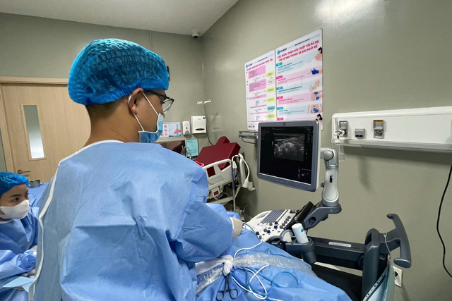 Kỹ thuật bơm tách nước trong đốt sóng cao tần RFA u tuyến giáp- Ảnh 3.